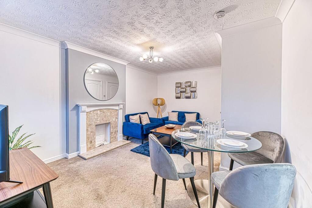 Cosy 2 Bedroom Flat Apartment *