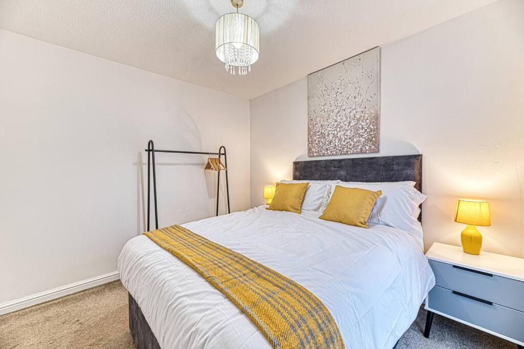 Cosy 2 Bedroom Flat Apartment *