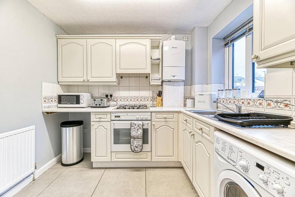 Cosy 2 Bedroom Flat Apartment Chester
