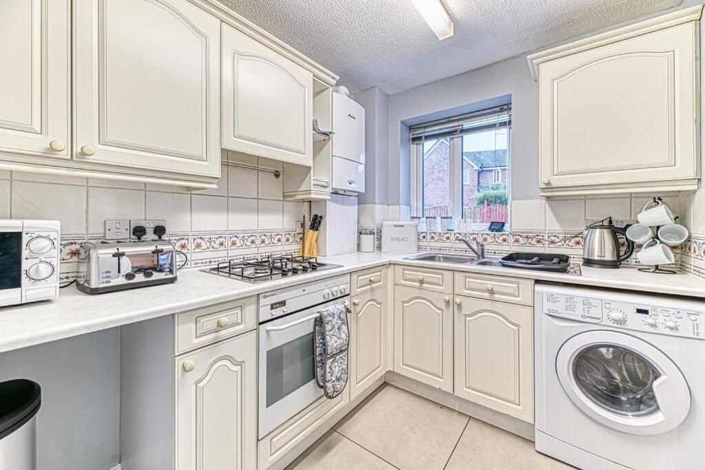 Apartment Cosy 2 Bedroom Flat *